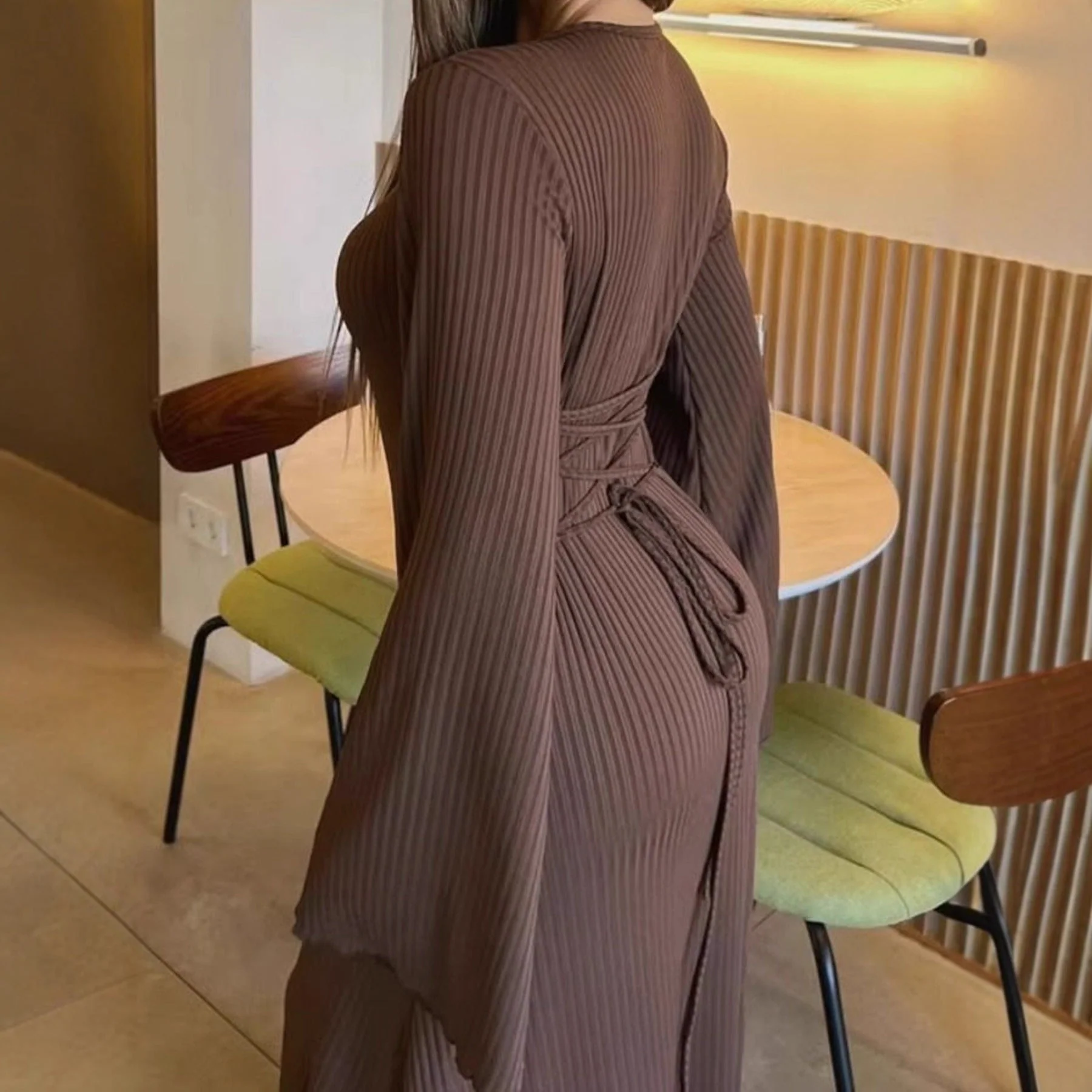 Damen Maxikleid mit weit ausgestellten Ärmeln und eleganten Details - Image 3