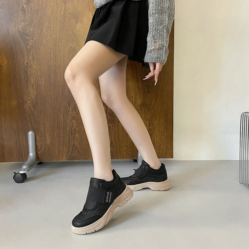 Damen Sportliche Sneakers mit rutschfestem Velours-Obermaterial und komfortabler Klettverschluss-Optik - Image 3