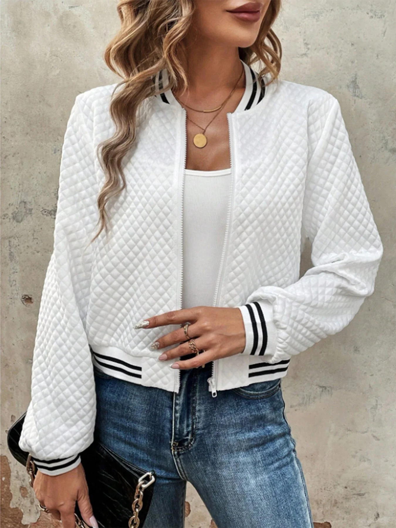 Damen Steppjacke im sportlichen Design mit kontrastierenden Ärmeln - Image 5