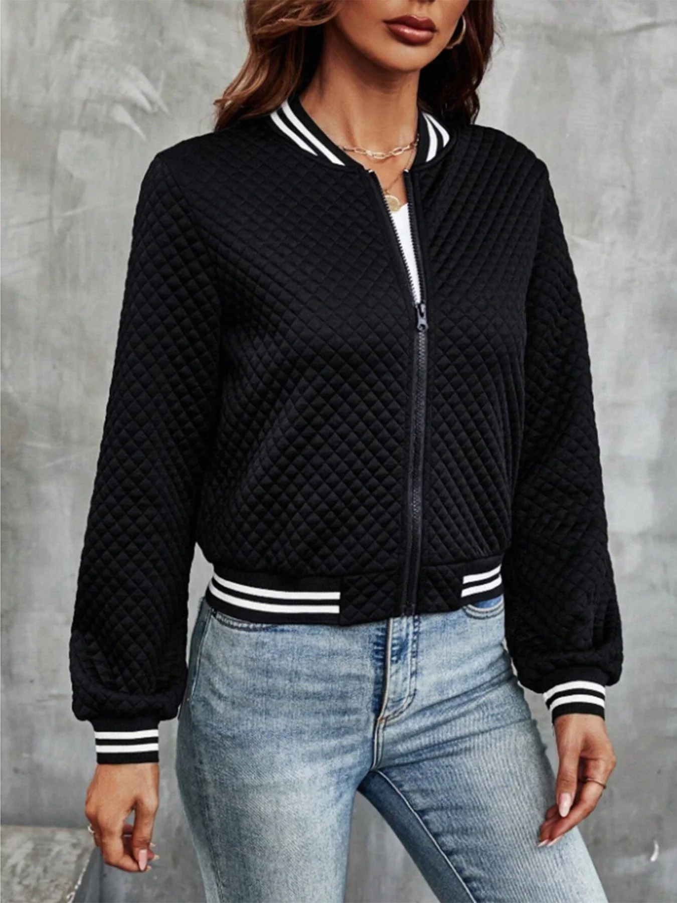 Damen Steppjacke im sportlichen Design mit kontrastierenden Ärmeln - Image 6