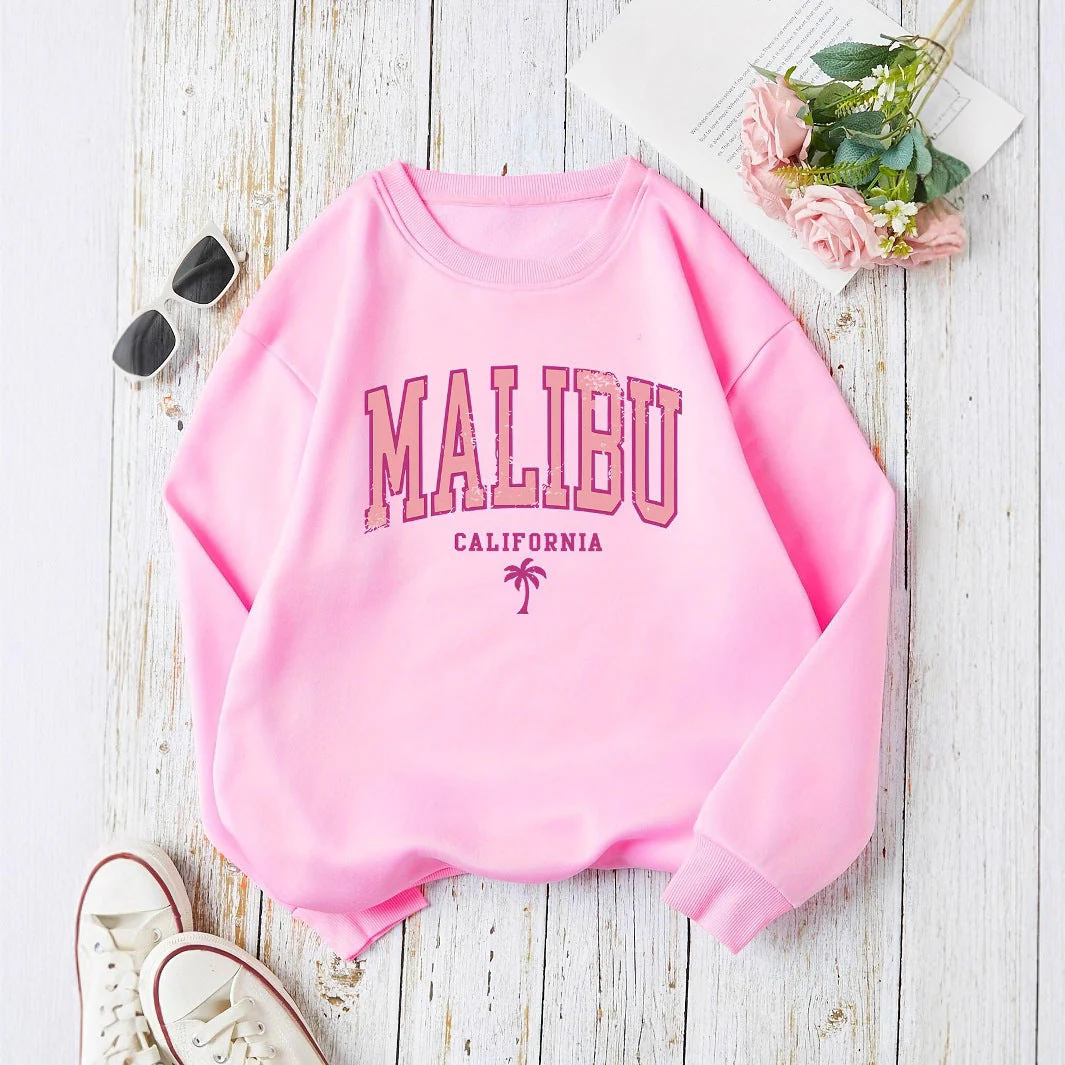 Damen Sweatshirt mit beschwingtem Malibu Schriftzug und lässigem Schnitt - Image 3