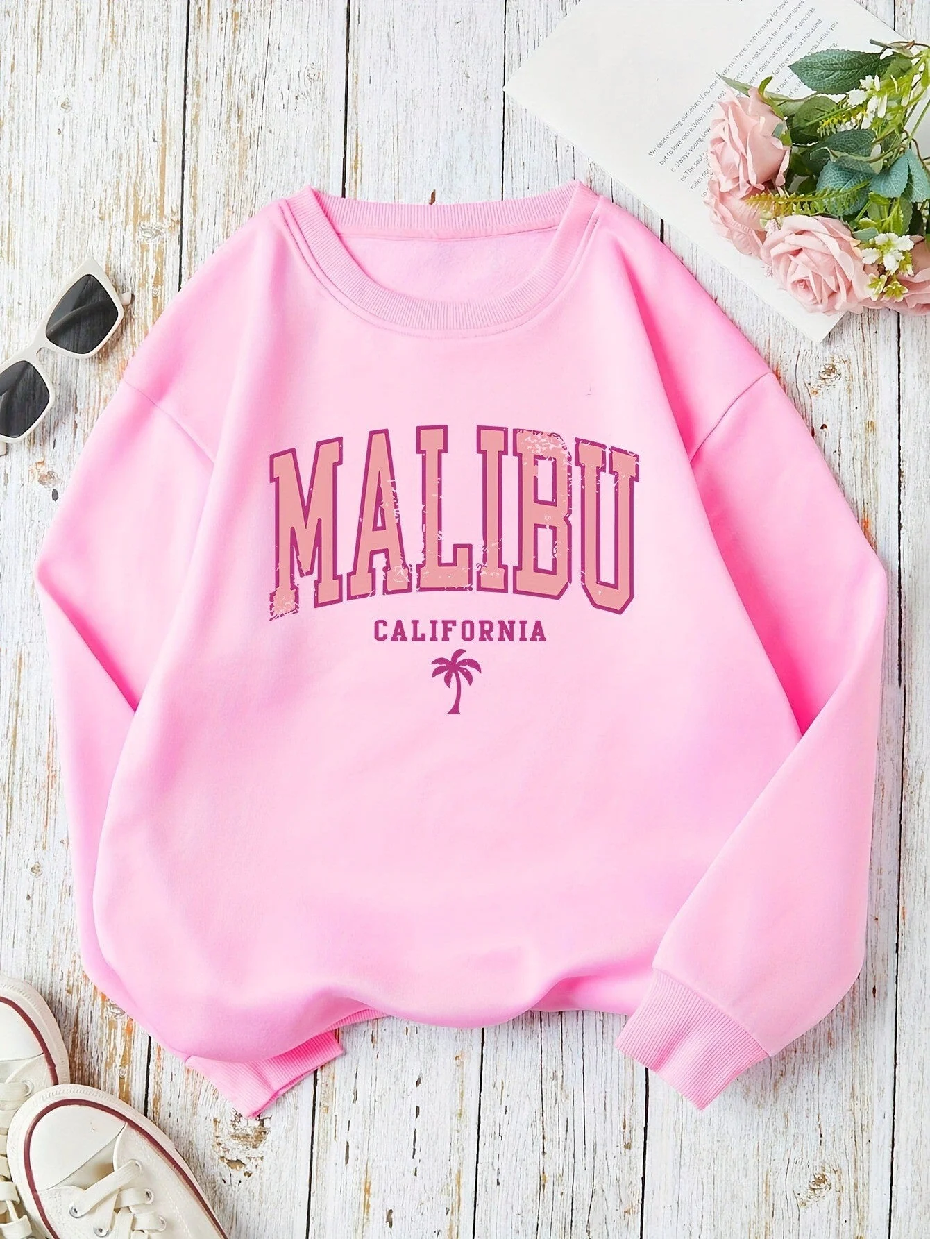 Damen Sweatshirt mit beschwingtem Malibu Schriftzug und lässigem Schnitt - Image 5