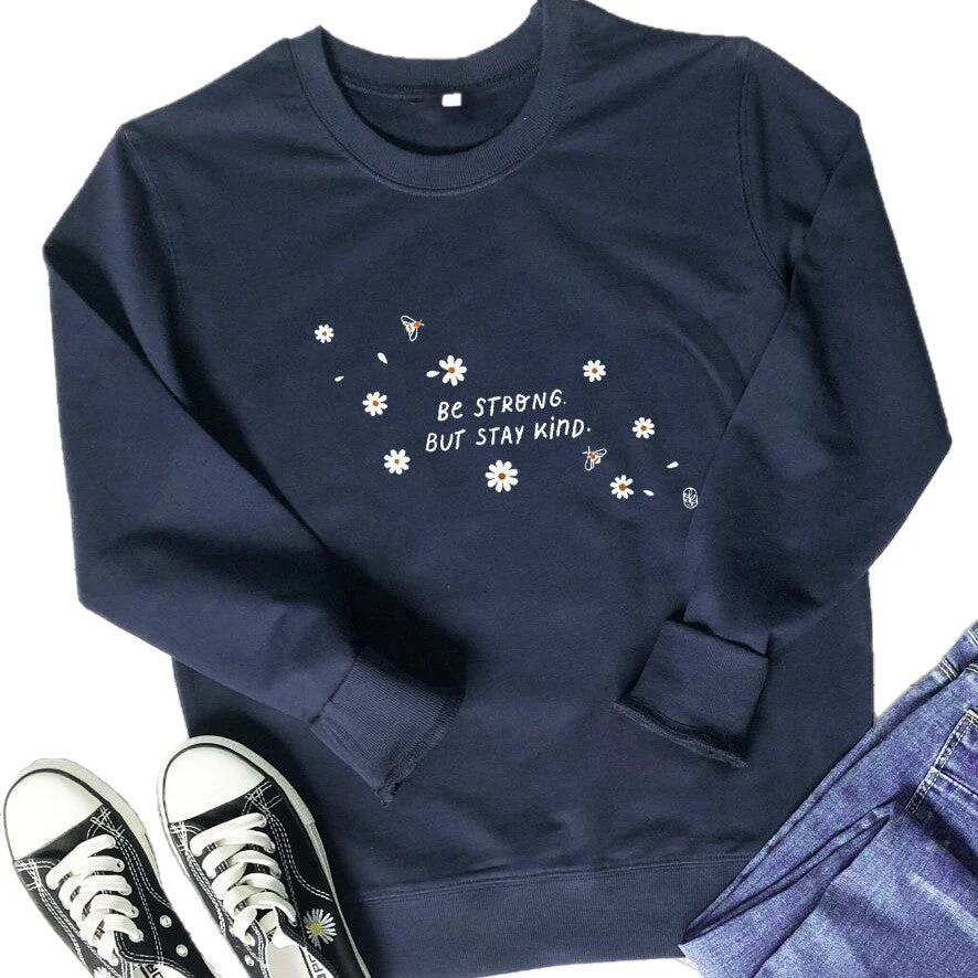 Damen Sweatshirt mit inspirierender Botschaft und floralem Design - Image 4