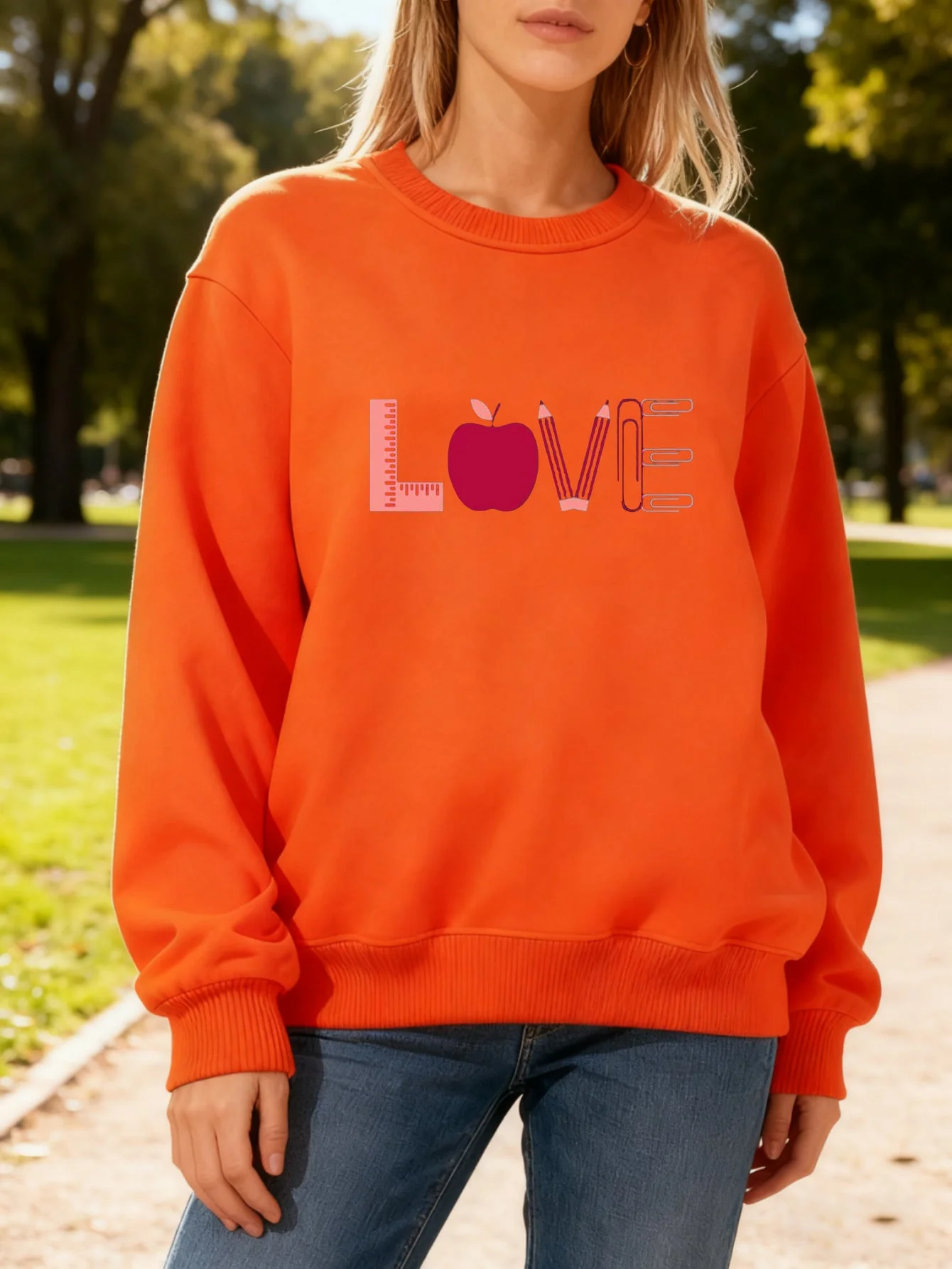 Damen Sweatshirt mit kreativem Love-Motiv - Image 12