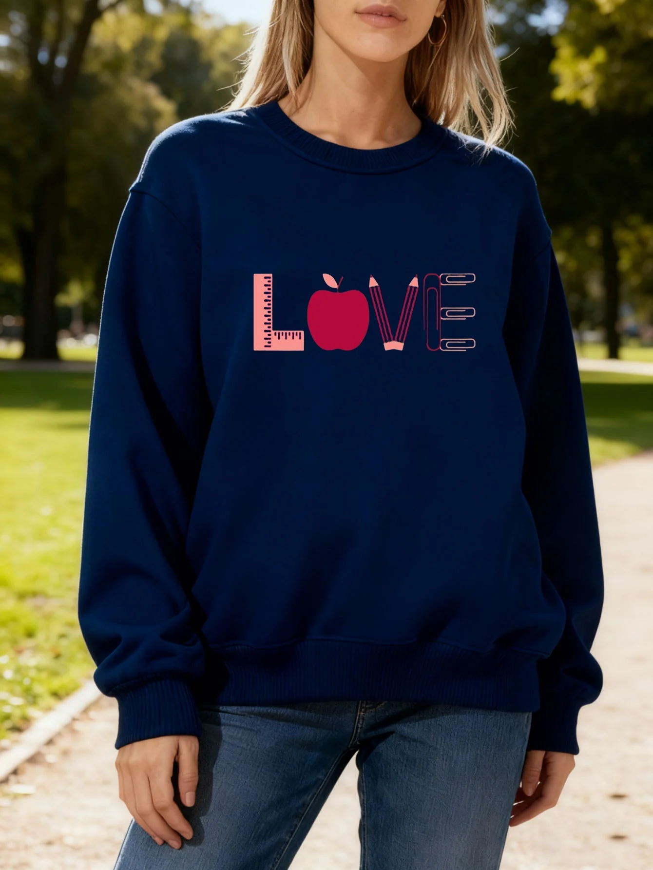 Damen Sweatshirt mit kreativem Love-Motiv - Image 13