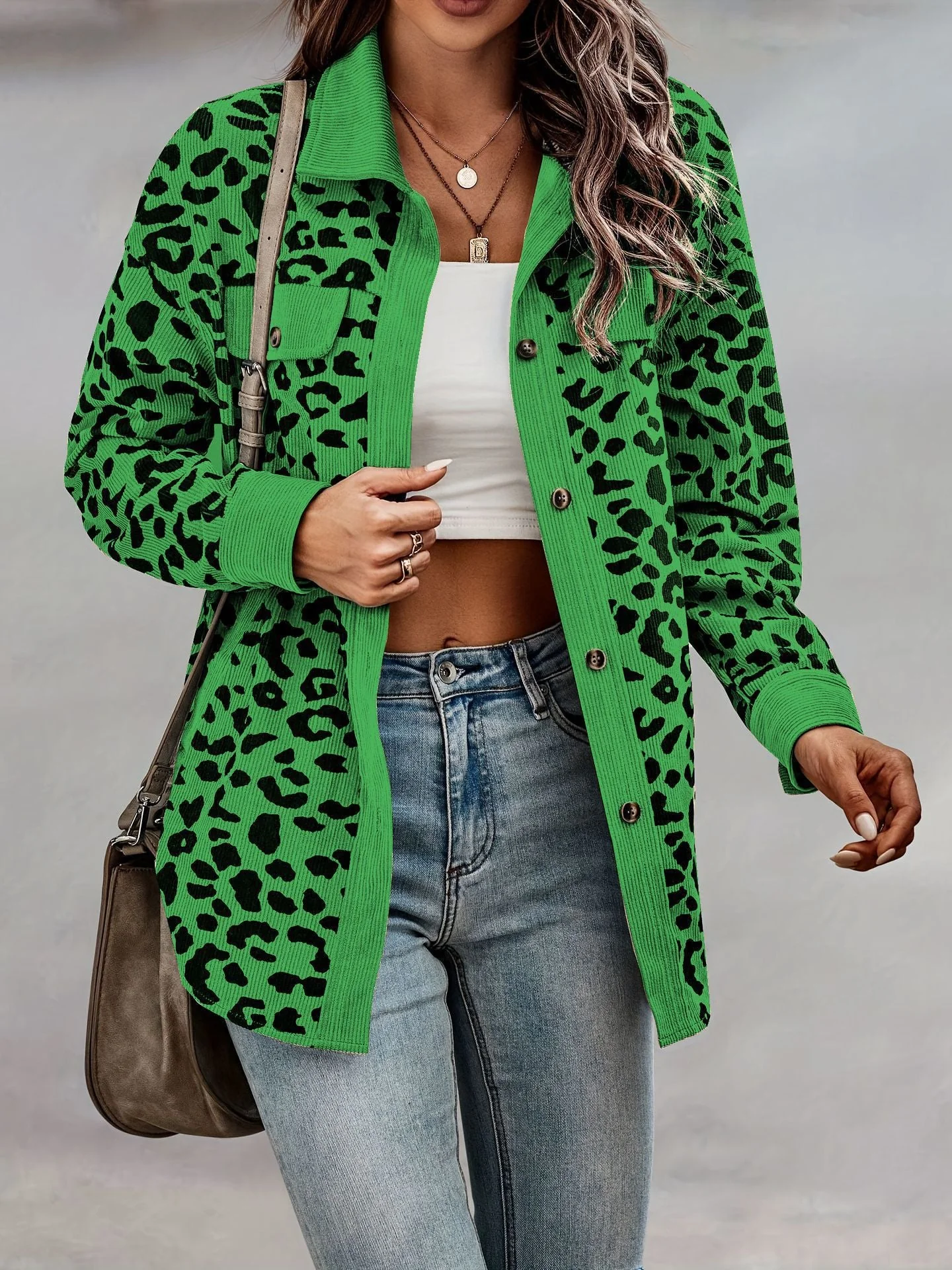 Damen Trendige Kordjacke mit Leo-Print und Brusttaschen - Image 10