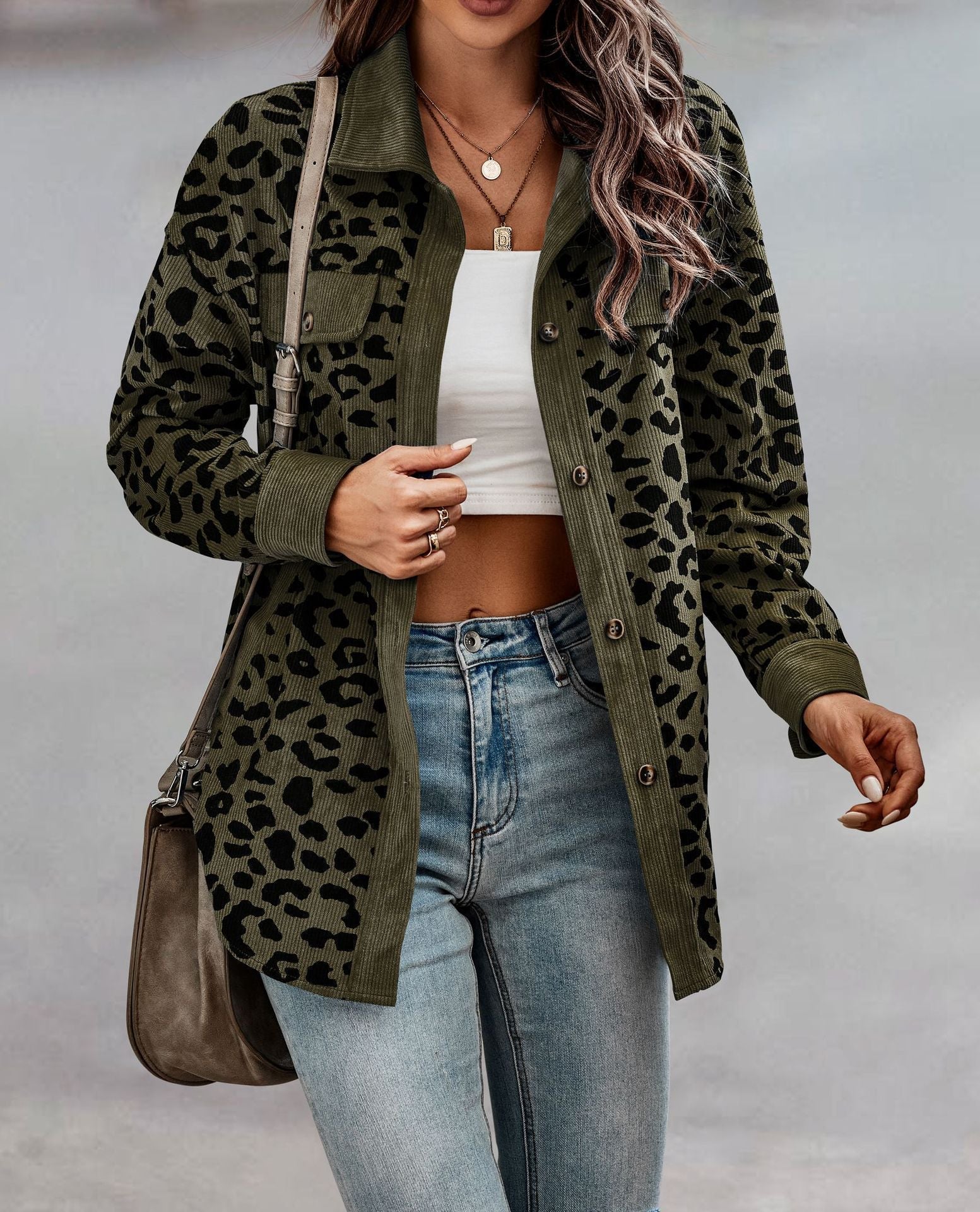 Damen Trendige Kordjacke mit Leo-Print und Brusttaschen - Image 11