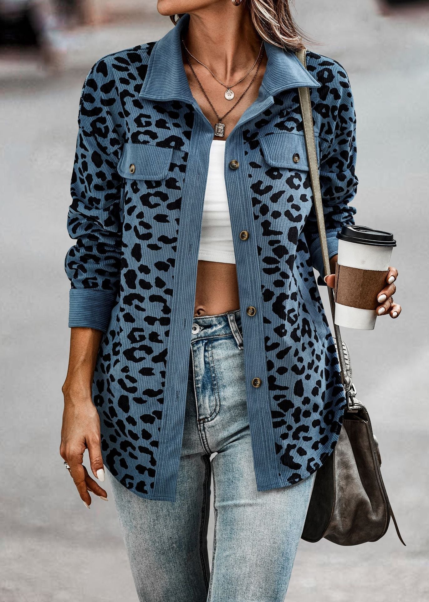 Damen Trendige Kordjacke mit Leo-Print und Brusttaschen - Image 13