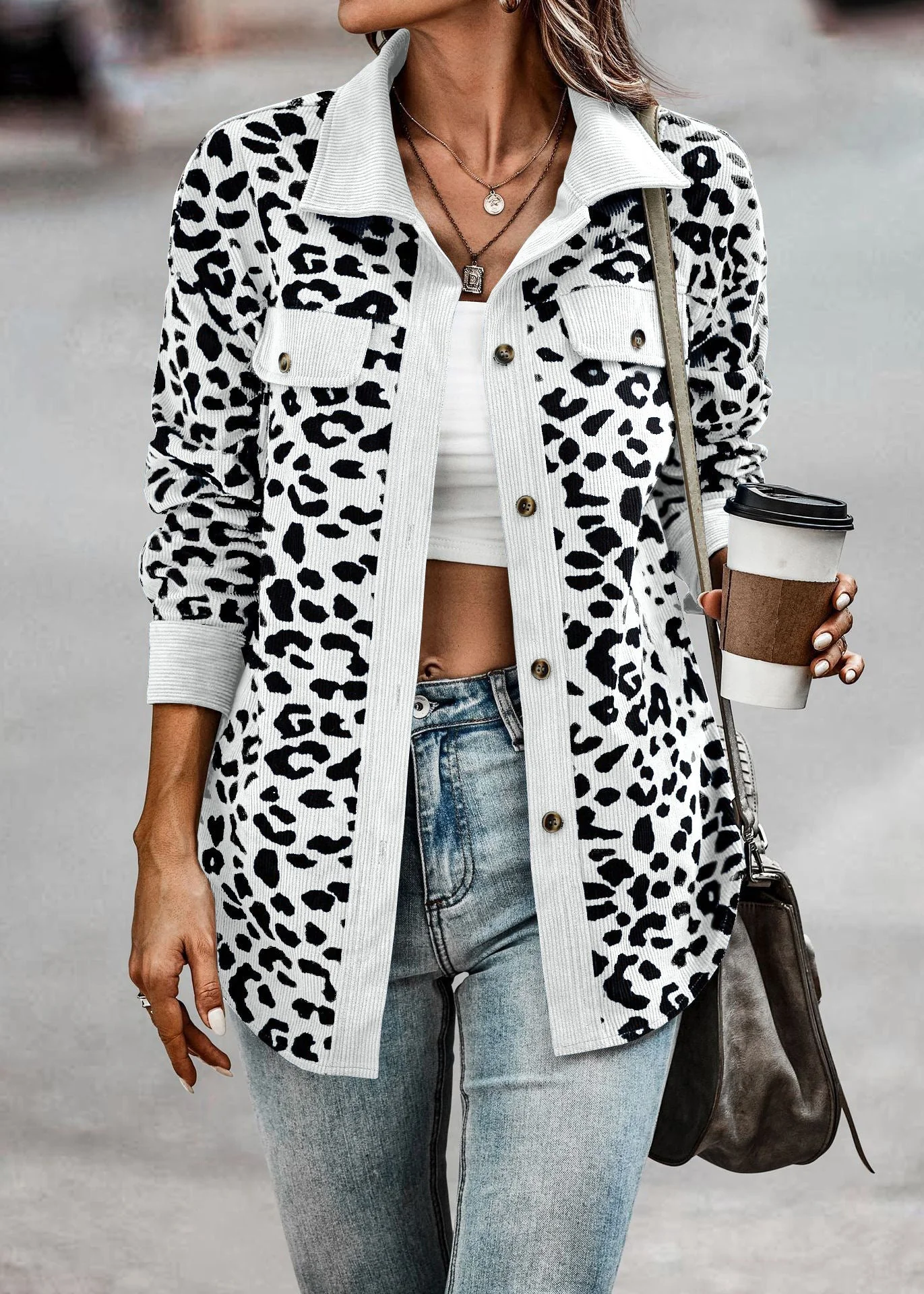 Damen Trendige Kordjacke mit Leo-Print und Brusttaschen - Image 14