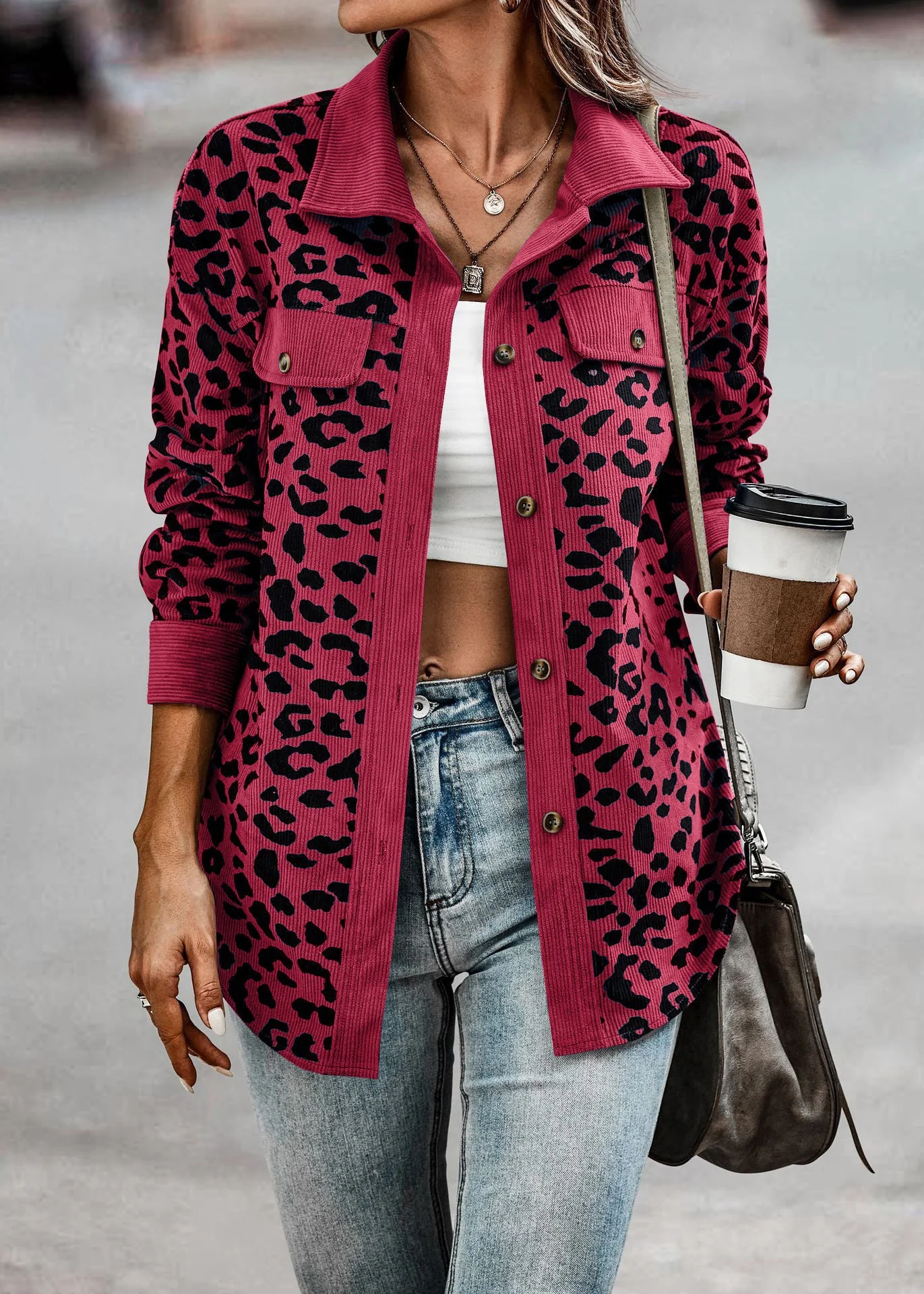 Damen Trendige Kordjacke mit Leo-Print und Brusttaschen - Image 7