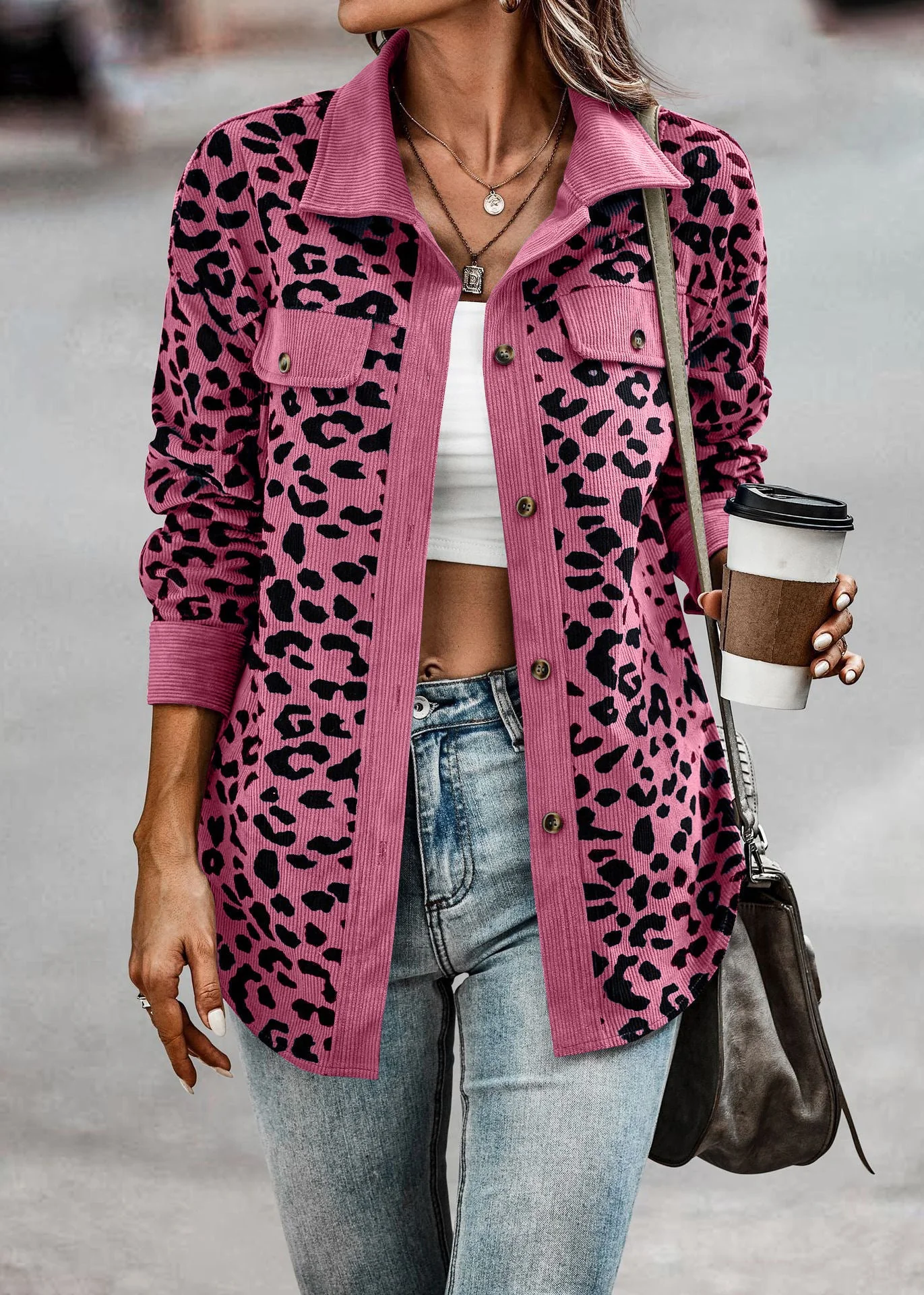 Damen Trendige Kordjacke mit Leo-Print und Brusttaschen - Image 8