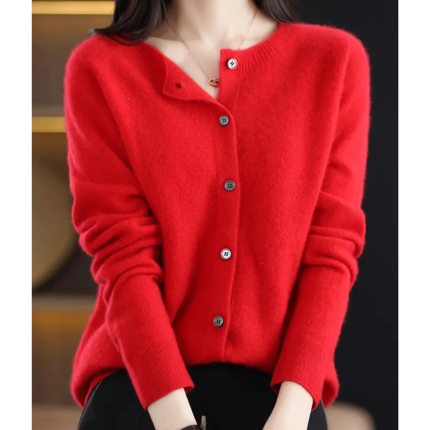 DANIELLE | Damen-Strickjacke mit Rundhalsausschnitt aus reiner Merinowolle - Image 15