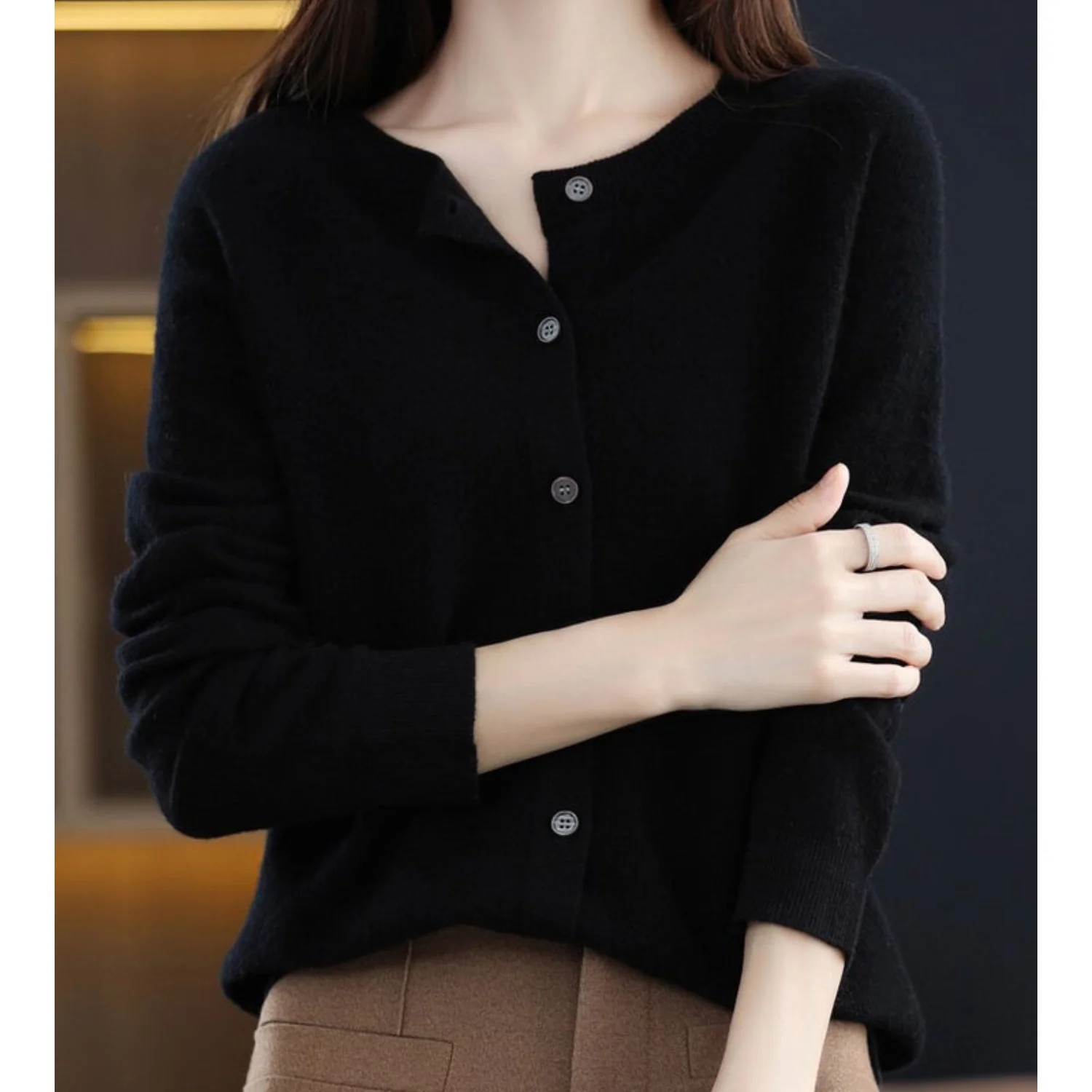 DANIELLE | Damen-Strickjacke mit Rundhalsausschnitt aus reiner Merinowolle - Image 7