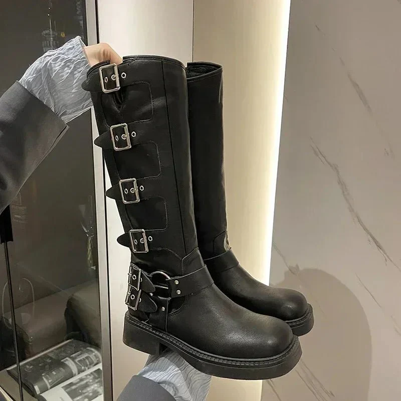Darcie Kniehohe Gothic-Stiefel - Image 4