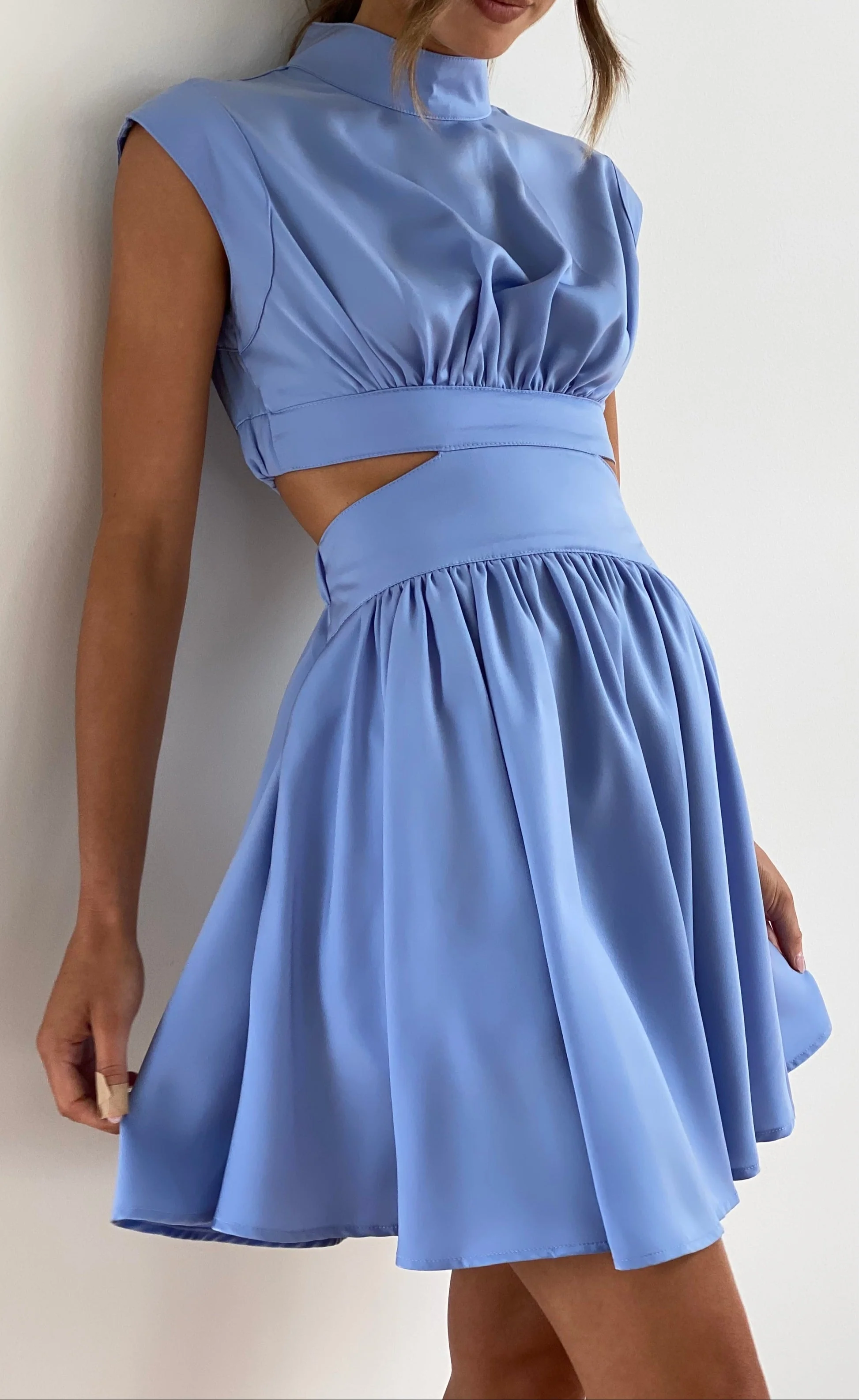 Delilah - Glamouröses und stilvolles Kleid mit Ausschnitt in der Taille für Frauen - Image 4