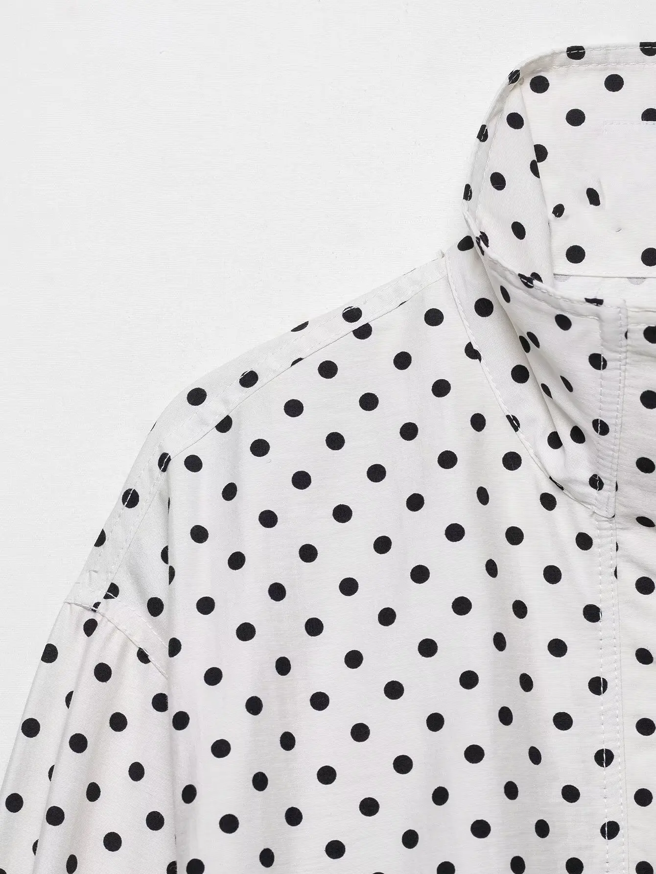 Dotty | Leichte Polka-Dot-Jacke mit Stehkragen &amp; Kordelzug - Image 4