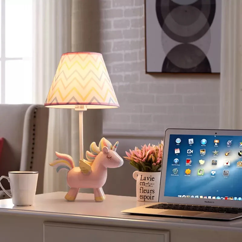 Dreamicorn – Schöne Einhorn Tischlampe für magische Schlafzimmer - Image 3
