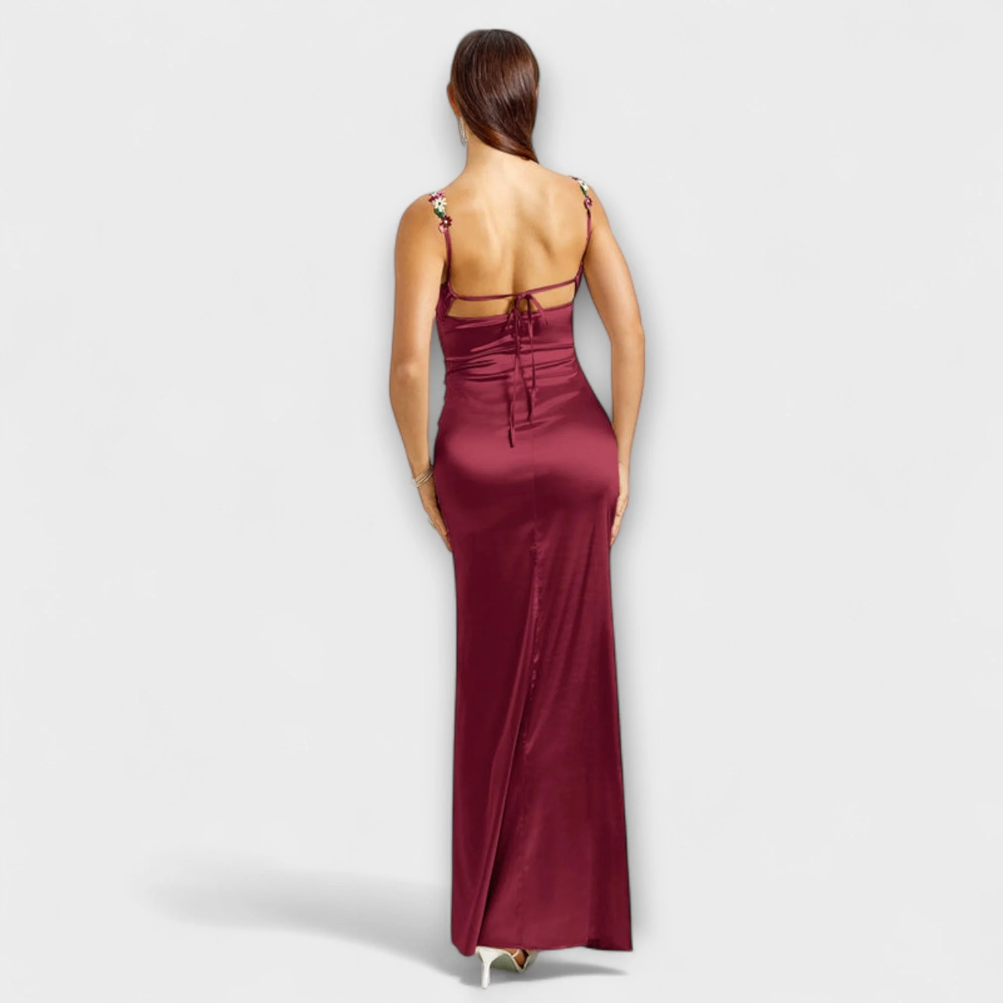 Eira - Satin Kleid mit dekorativen Details und Schnürung im Rücken - Image 9