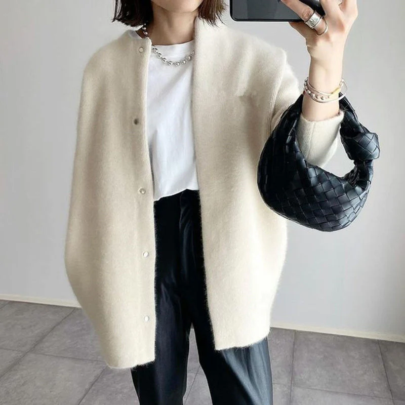 Elegante Damen Strickjacke – mit Taschen und Rundhalsausschnitt aus Acryl, lockere Passform - Image 4