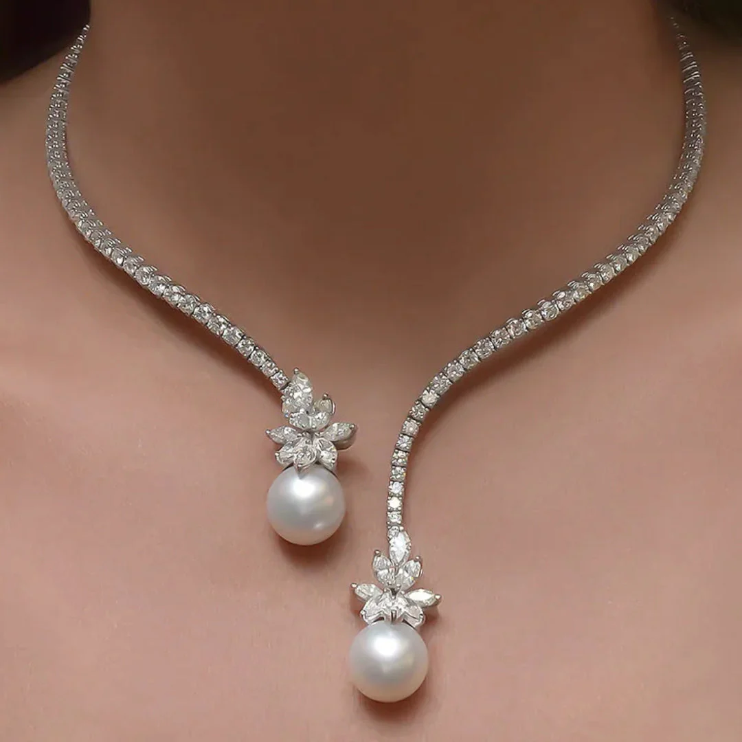 Elegante Halskette aus glänzendem Silber