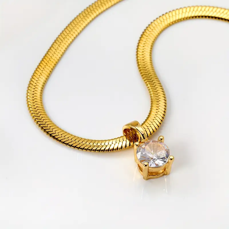 Elegante Halskette mit Strass-Anhänger in Gold - Image 2
