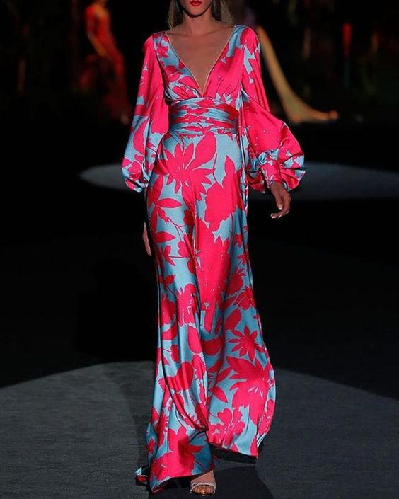 Elegantes Kleid mit V-Ausschnitt