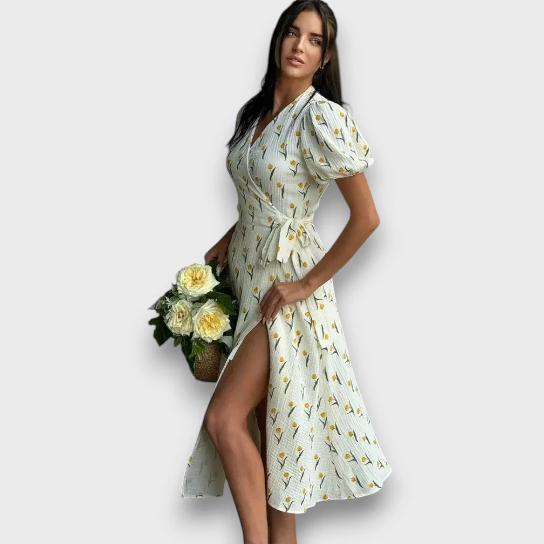 Elenya – Wickelkleid mit floraler Eleganz