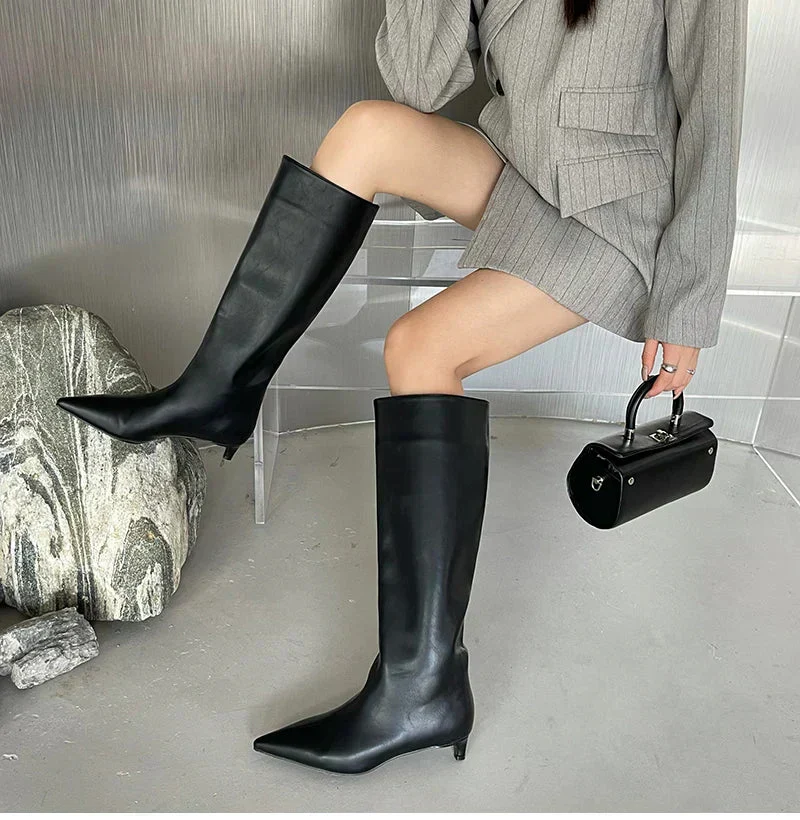 Elevé kniehohe Damenschuhe – Elegante Stiefel mit Absatz