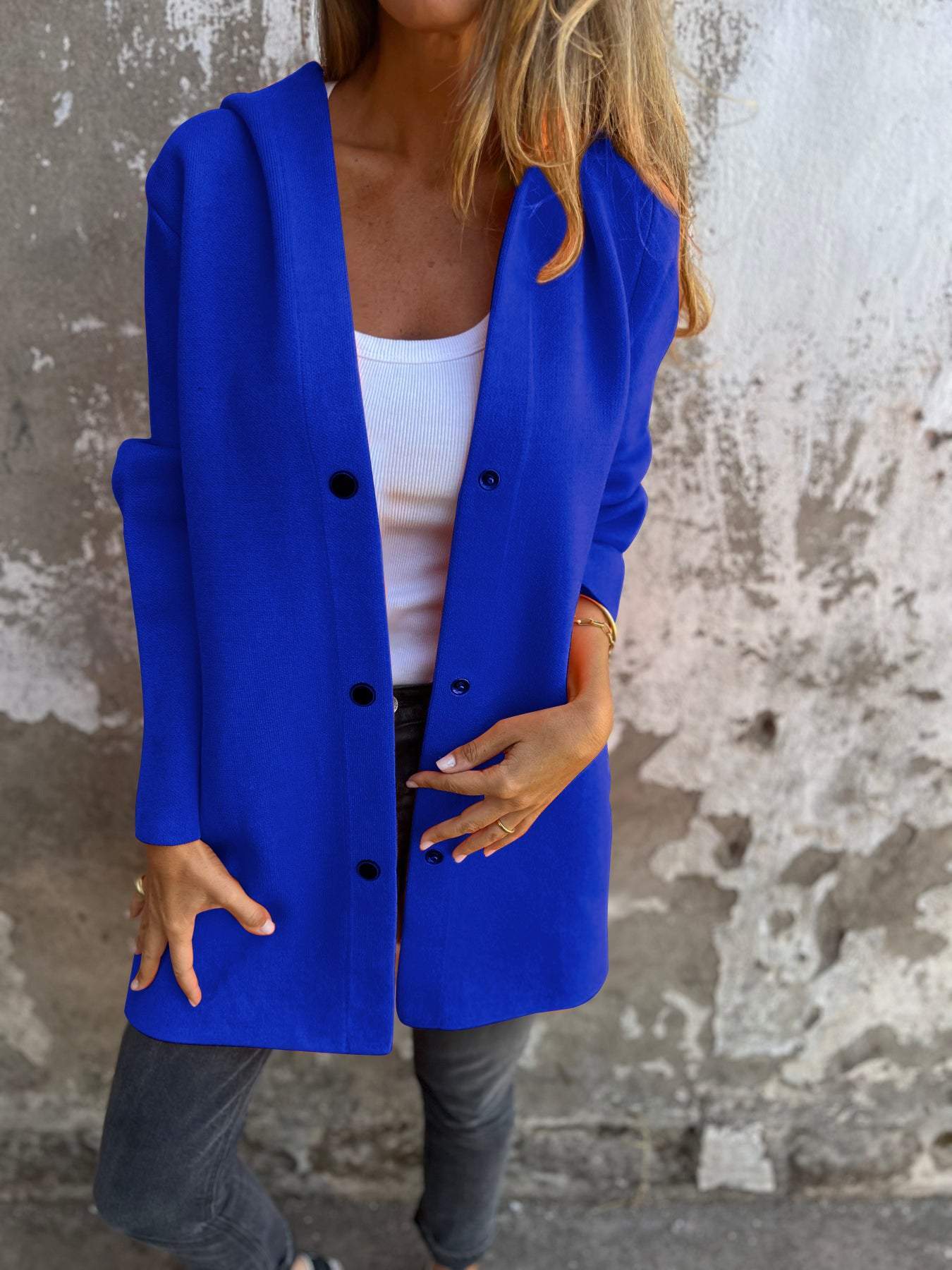 ELISA | Lässiger einreihiger Blazer mit Kapuze - Image 10