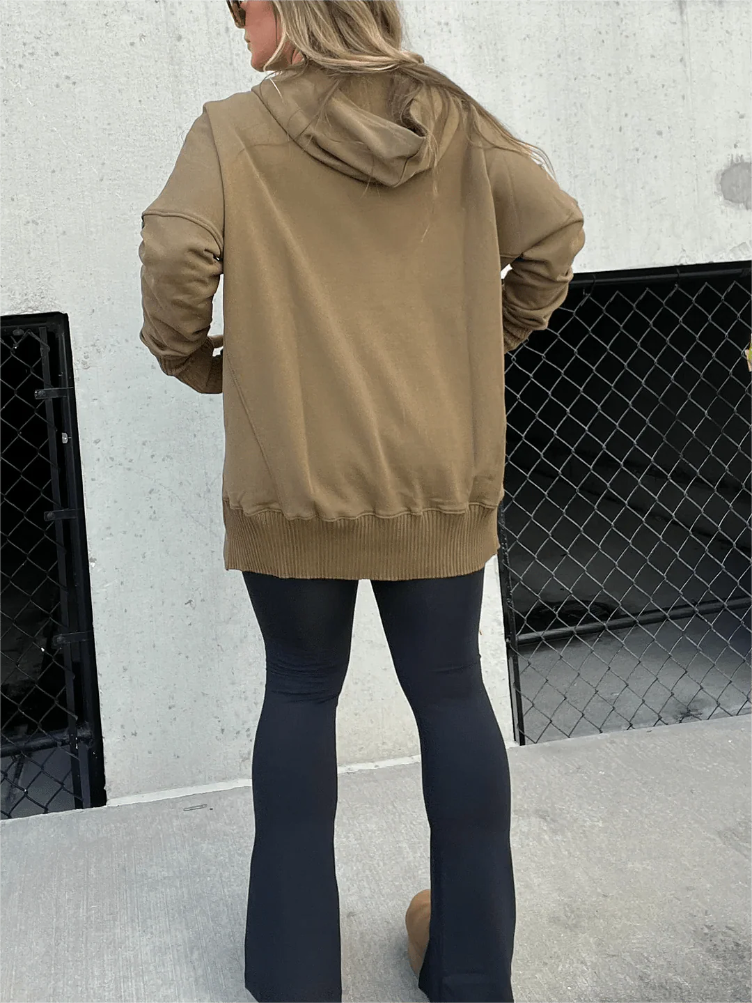 Emmanuelle Hoodie mit Handwärmern - Image 5