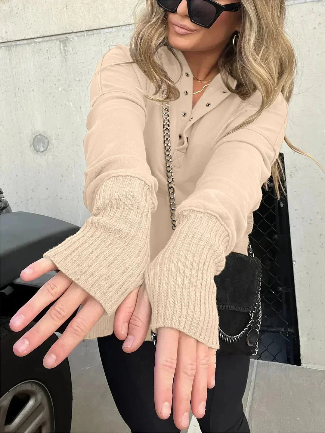 Emmanuelle Hoodie mit Handwärmern - Image 6