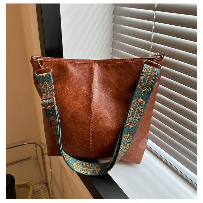 FABIENNE - GROSSE TASCHE UND GEMUSTERTER RIEMEN - Image 4