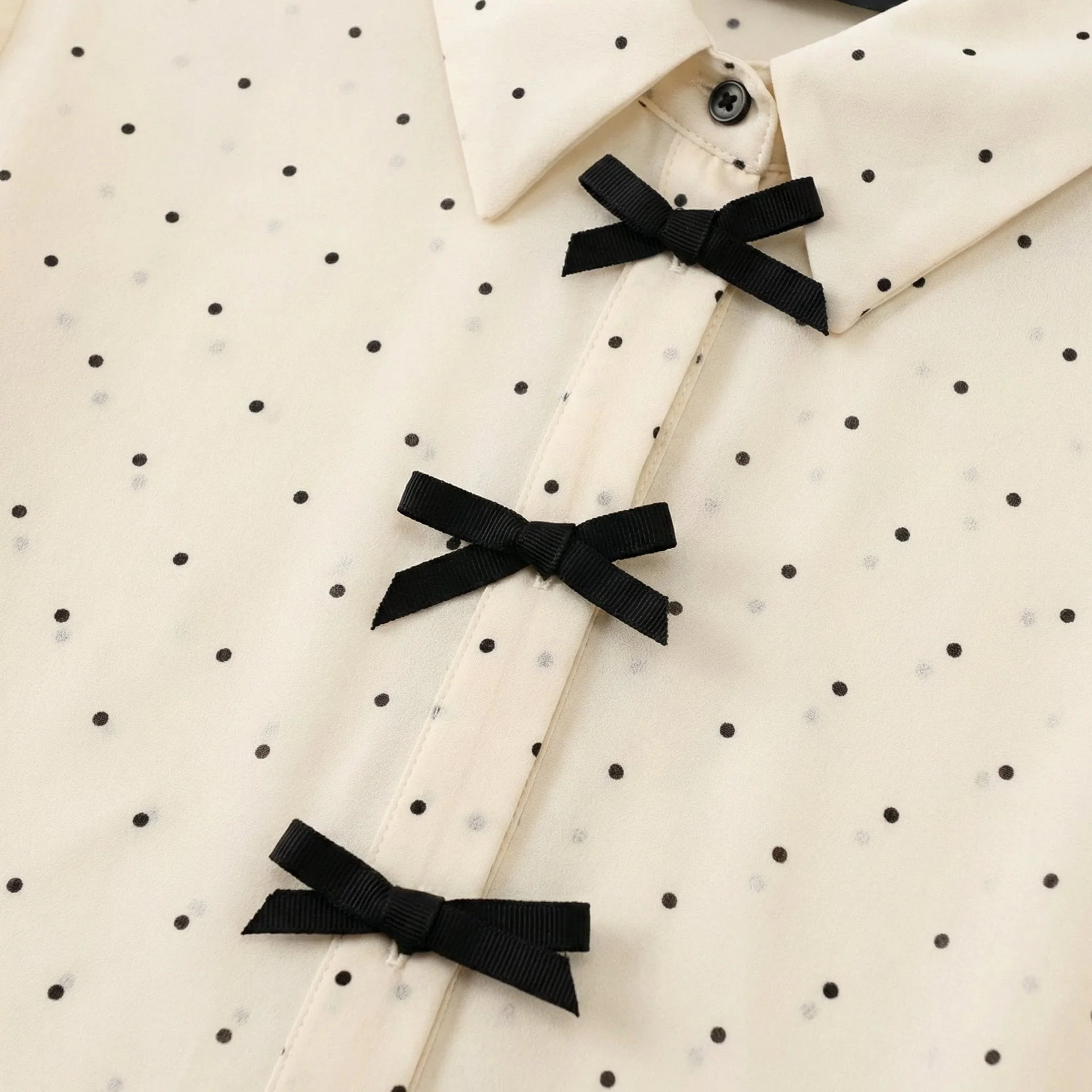 Petra | Damen Fließende Tupfenbluse Schleifenkragen – Polka Dot Bluse Schleife - Image 5