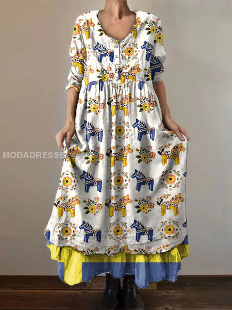 Frauenkleid mit schwedischen Dala-Pferden