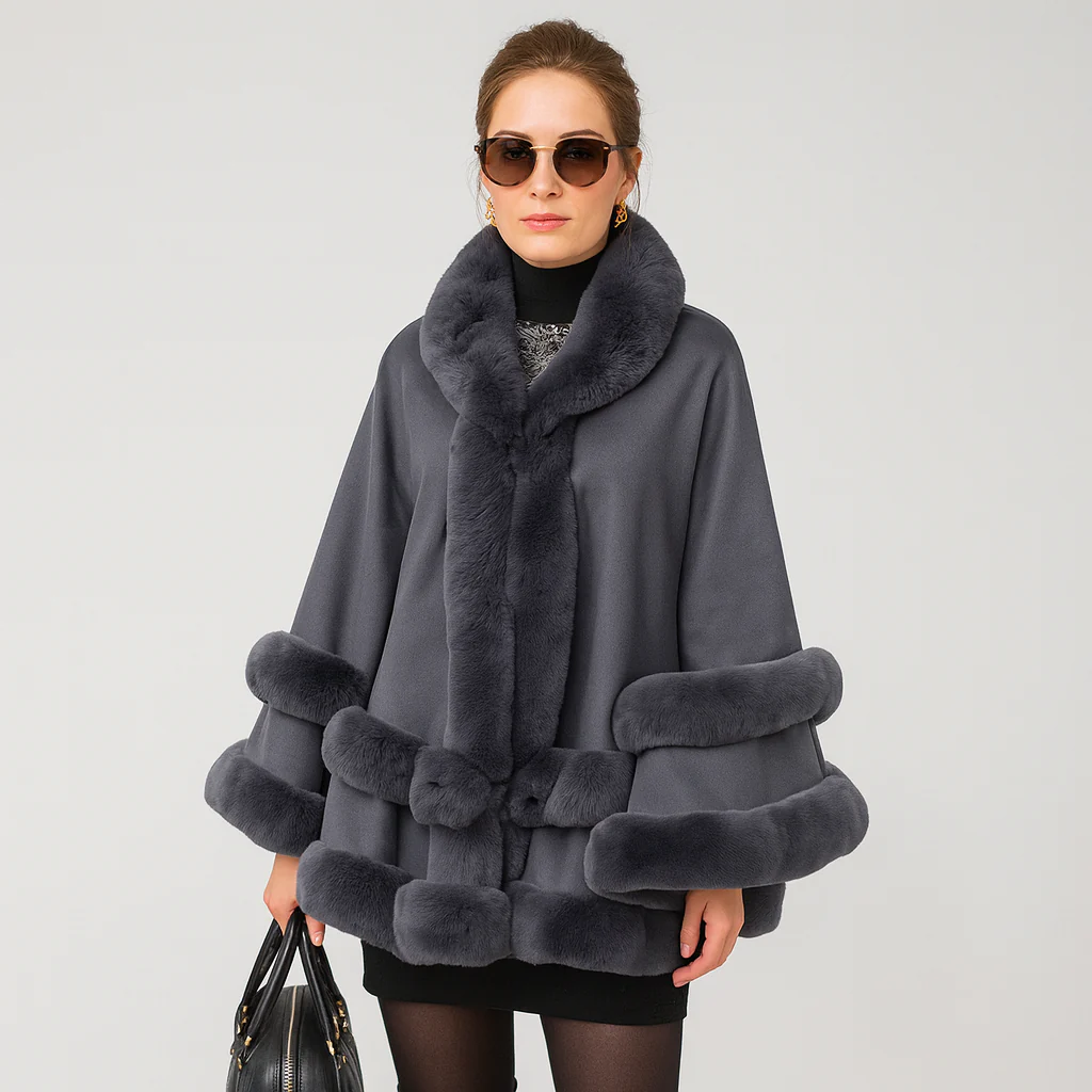 Friedela | Cape-Mantel mit flauschigem Besatz und Kapuze in Übergröße - Image 4