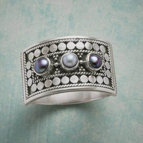 Geometrischer Ring mit geschnitzter Perle und drei Steinen - Image 4