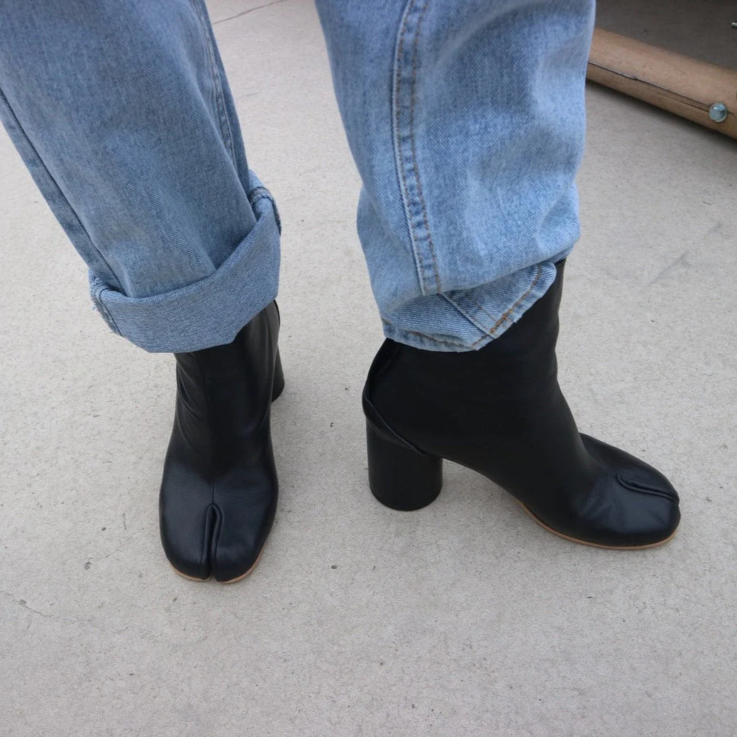 Gloria | Lässige Stiefeletten mit geteilter Zehenpartie - Image 2