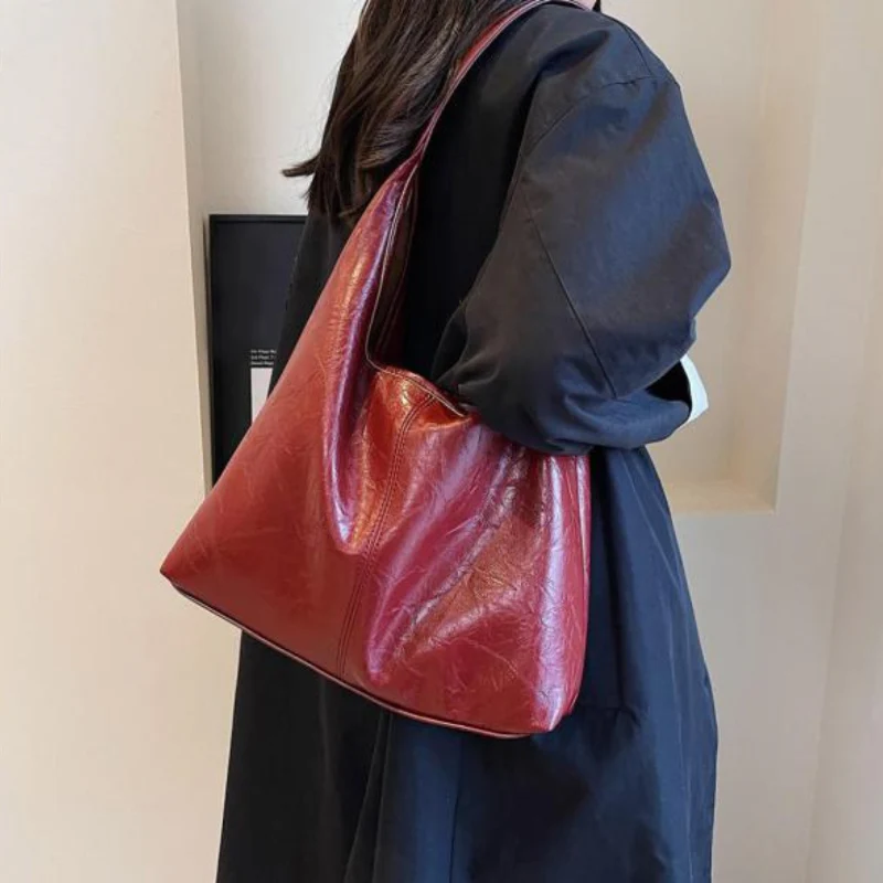 Halbrunde Umhängetasche Damen aus Kunstleder im Vintage-Look – Geräumige Crossbody Bag für Alltag und Ausgehen - Image 6