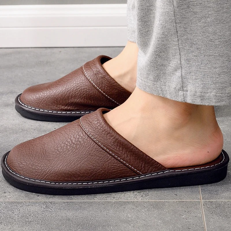 Hugo | Bequeme vegane Lederslippers – Luxus & Entspannung - Image 2