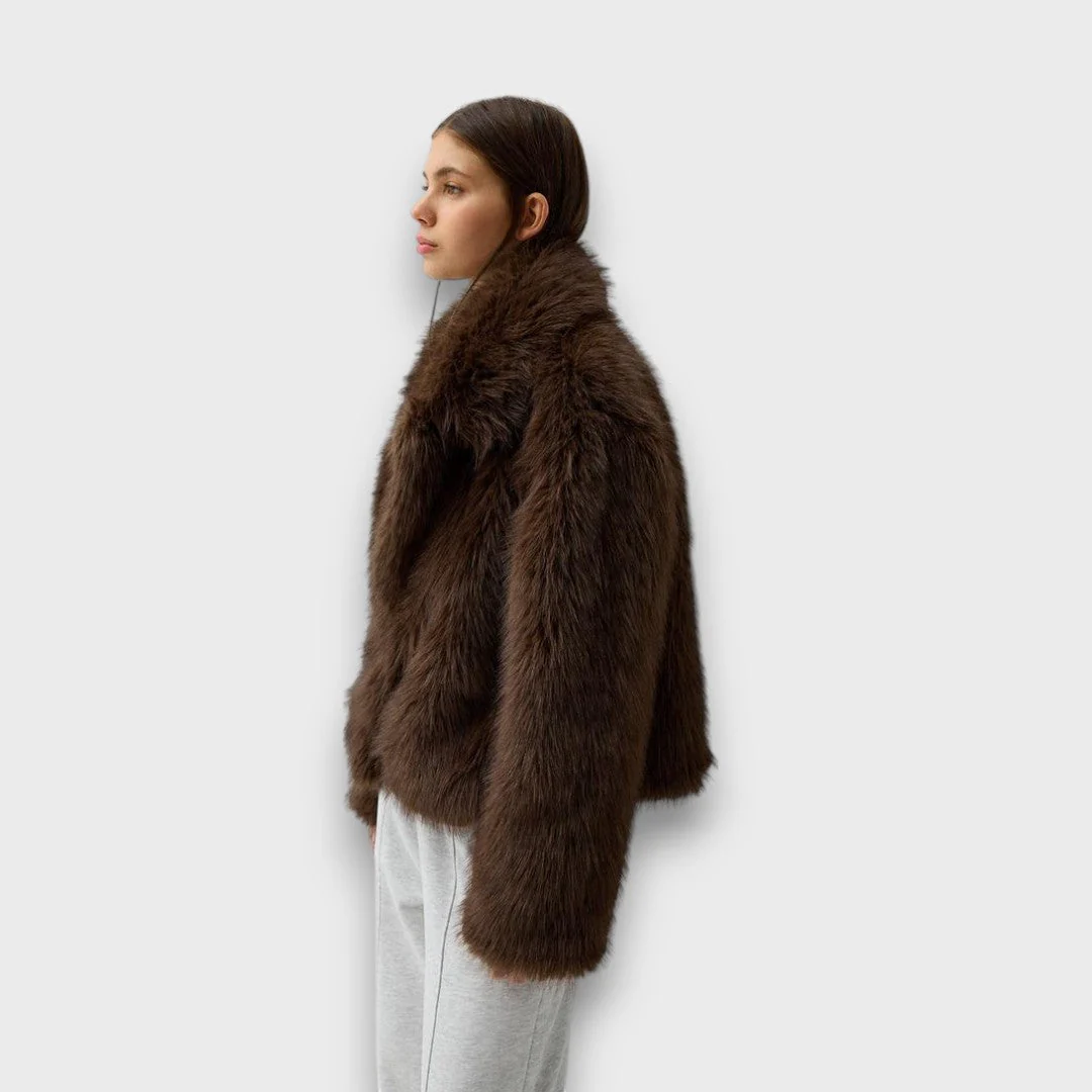 Illia – Kurzes Kunstfell mit Oversize-Kragen - Image 4