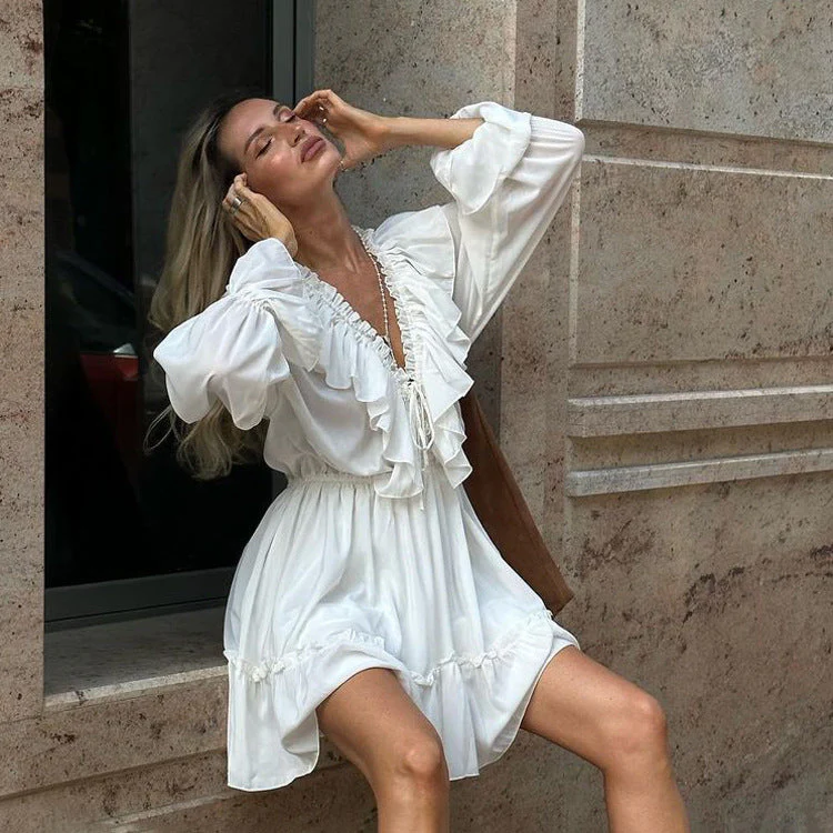 Julie | Kurzes Kleid mit Rüschen und Puffärmeln