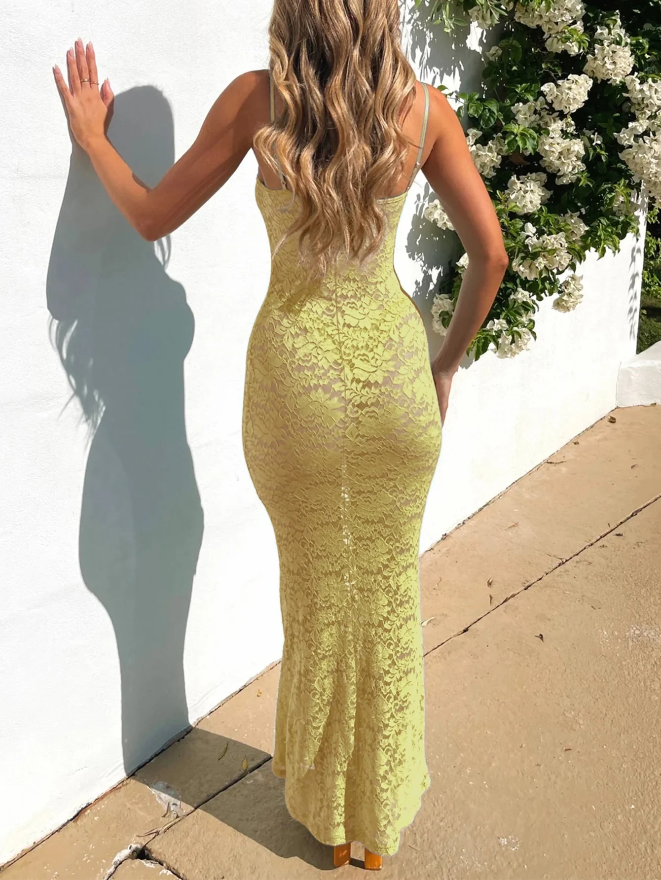 Kalia | Langes Kleid aus Spitze mit Neckholder - Image 3