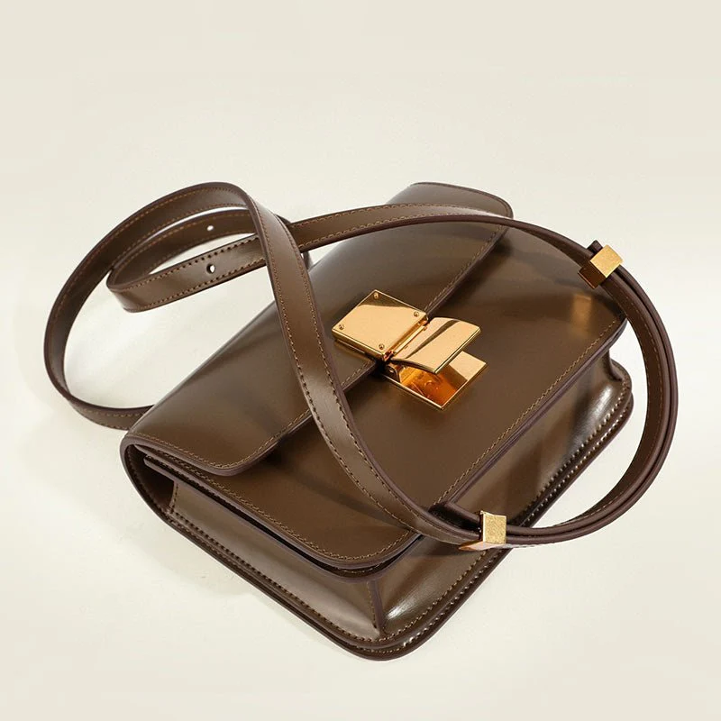 Klassische Damen-Schultertasche mit Überschlag aus echtem Leder - Image 6