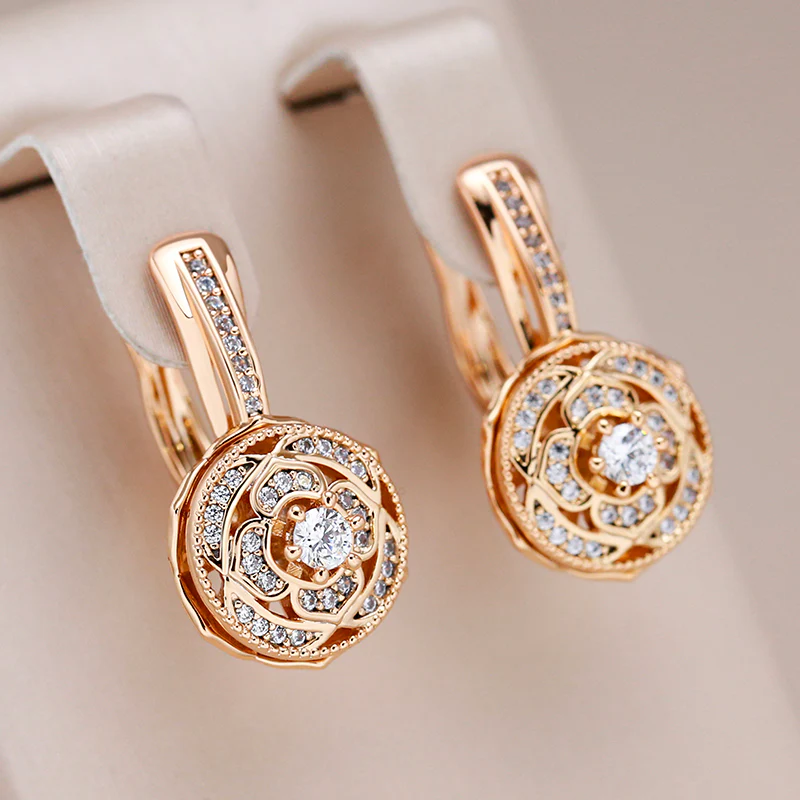 Kleine Runde Ohrringe mit Kristallen in Gold