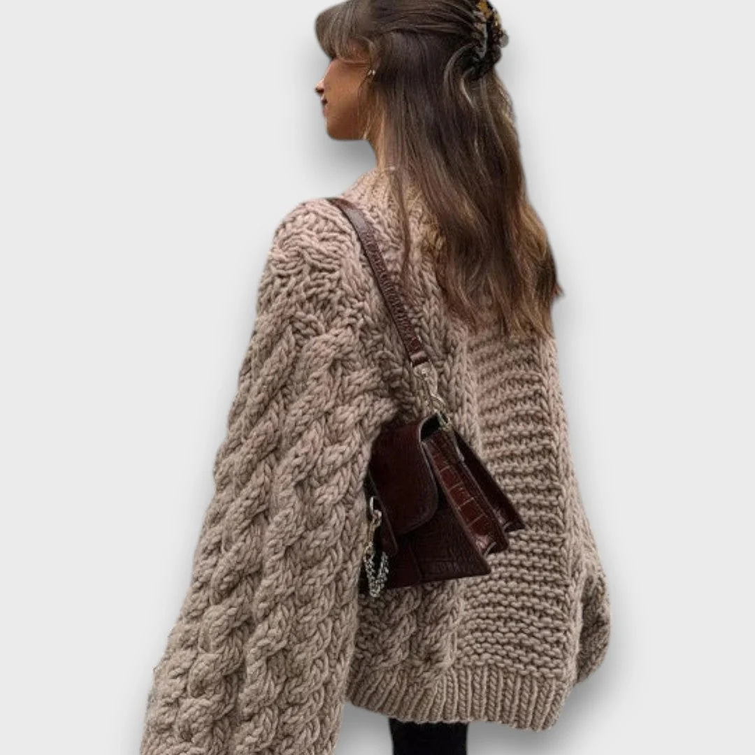 Knita – Grobstrickpullover mit Zopfmuster - Image 4