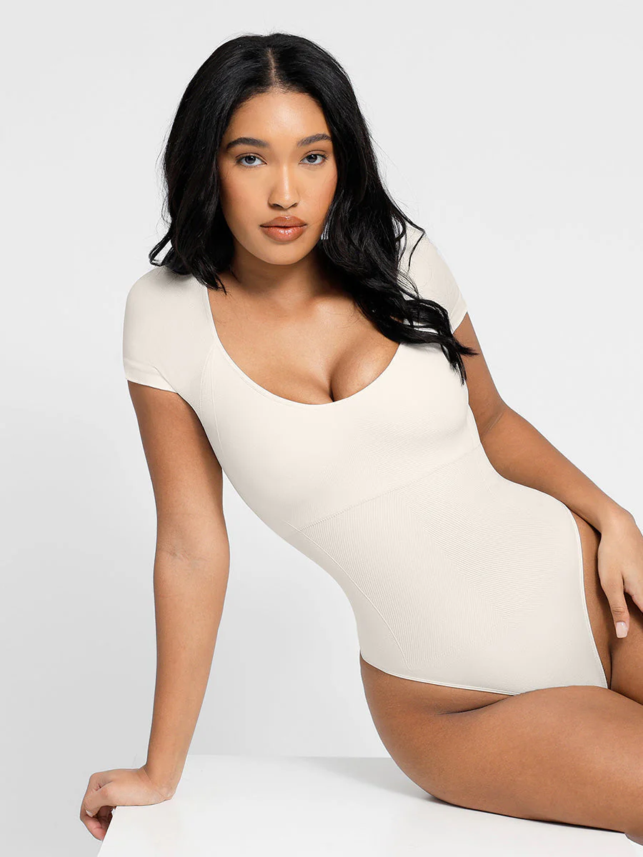 Kurzärmliger Bodysuit mit figurformender Wirkung - Image 9