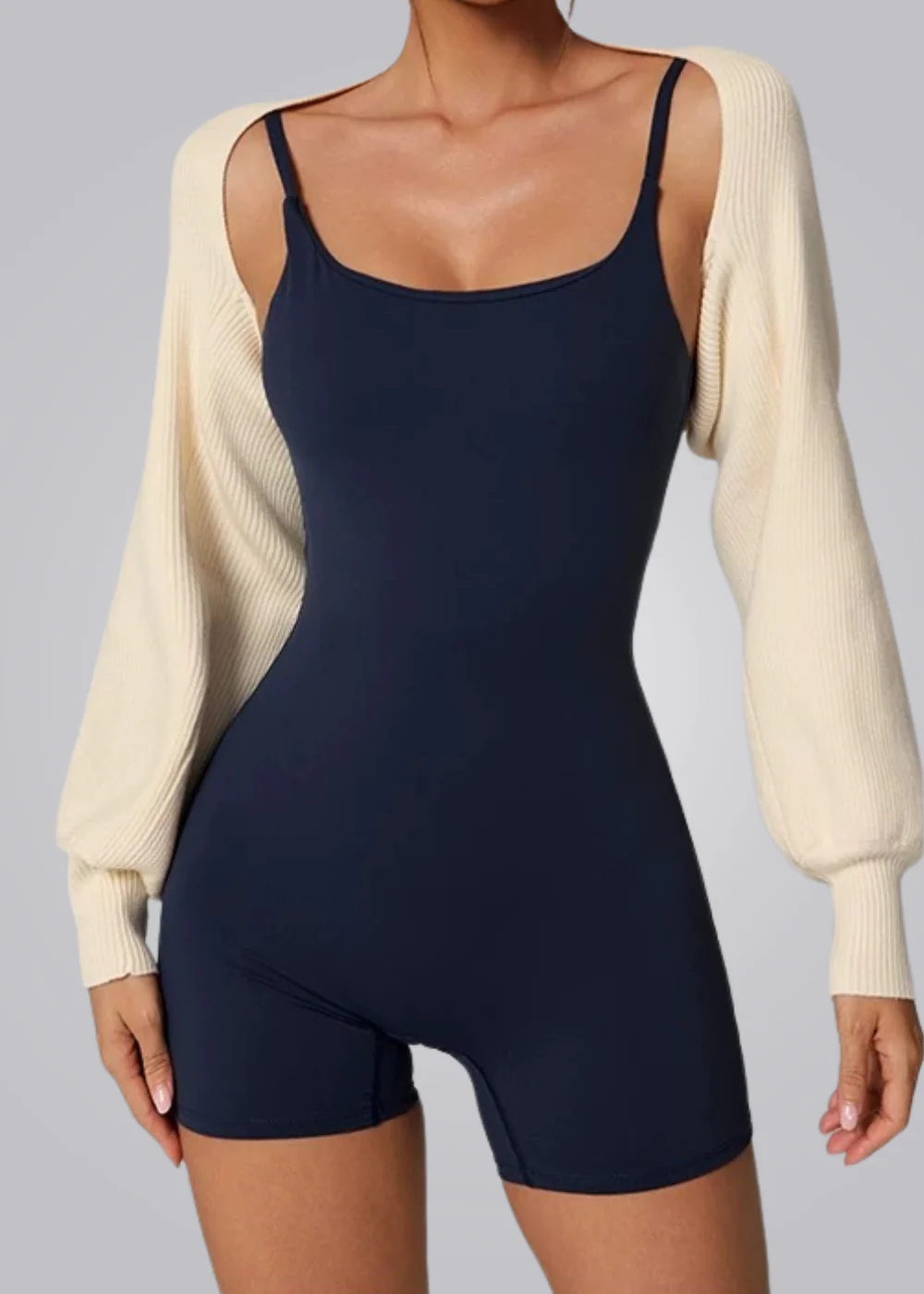 Kurzer Jumpsuit - Essential Grace - Image 2