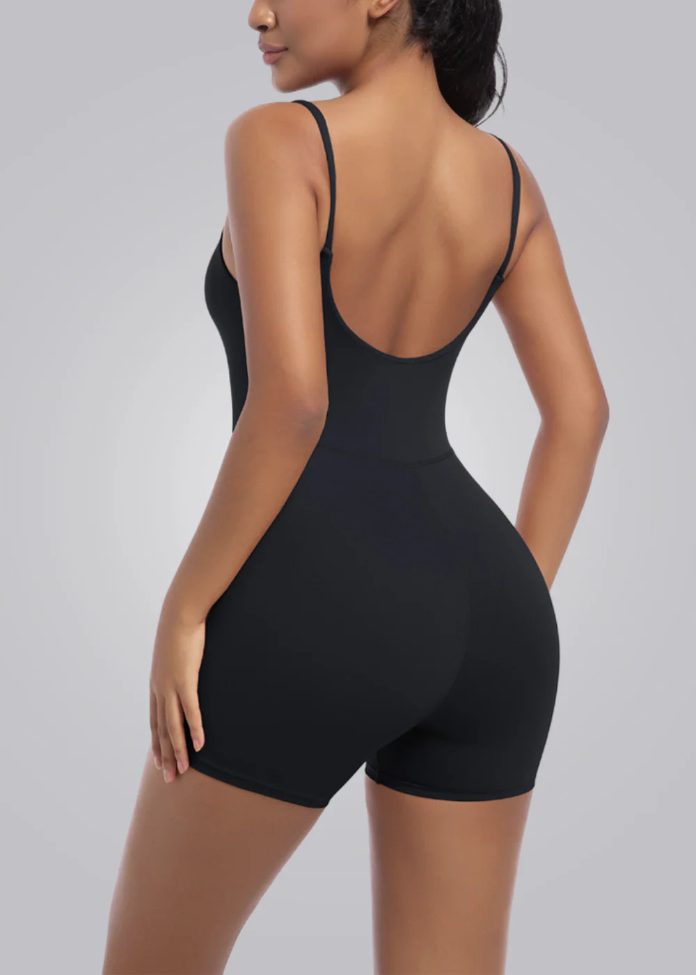 Kurzer Jumpsuit - Essential Grace - Image 3