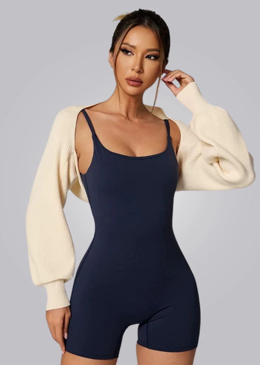 Kurzer Jumpsuit - Essential Grace - Image 6