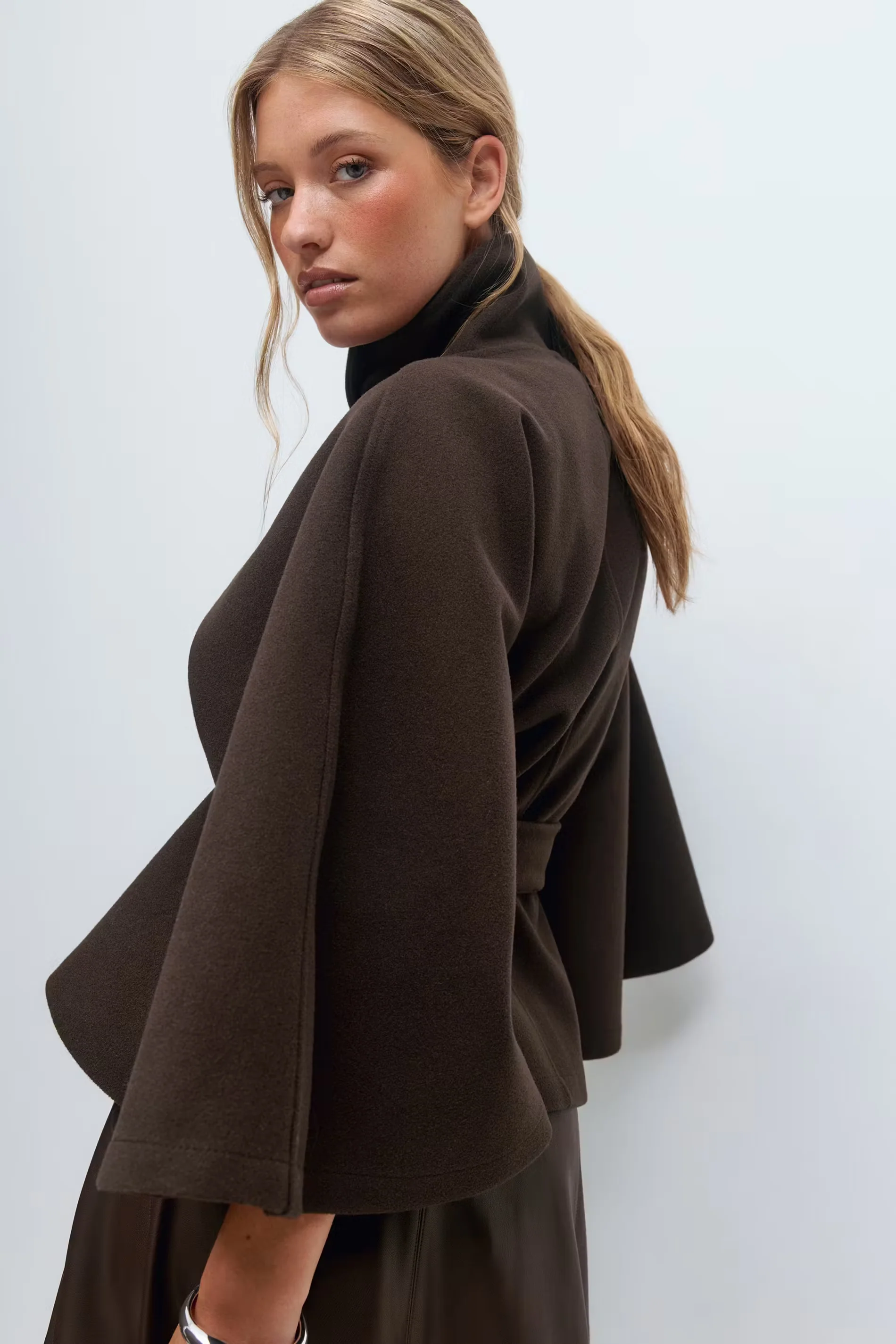 Lara™ | Cape-Mantel mit Taillengürtel & Stehkragen - Image 10